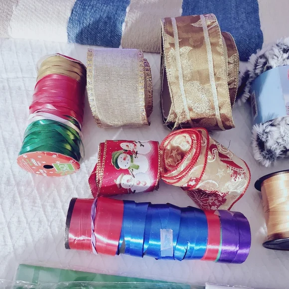 Holiday Assorted Ribbon and Wrapping Set - Picture 4 of 4